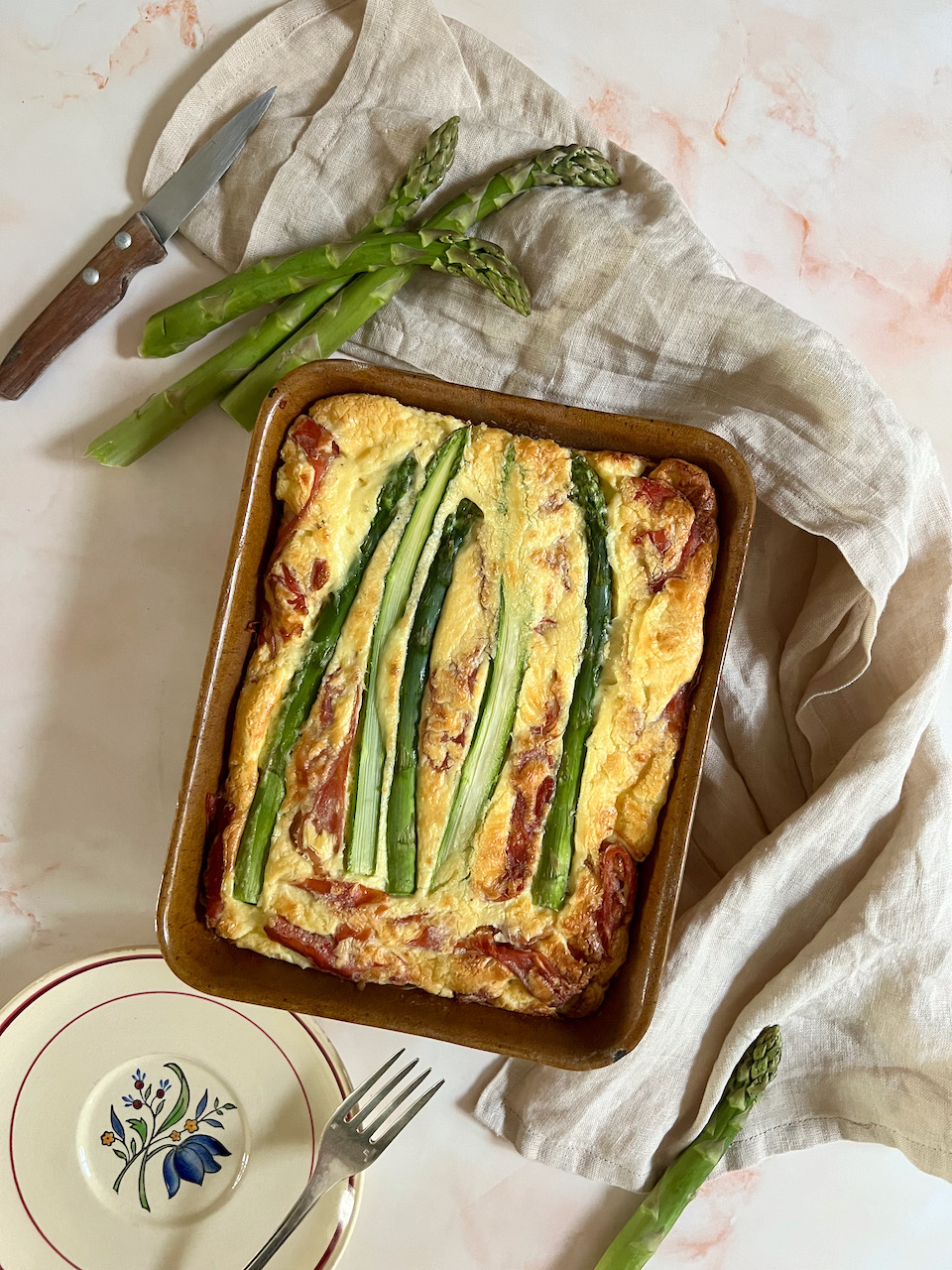 Quiche Sans Pâte Aux Asperges Vertes Et Jambon Cru – Casserole & Chocolat